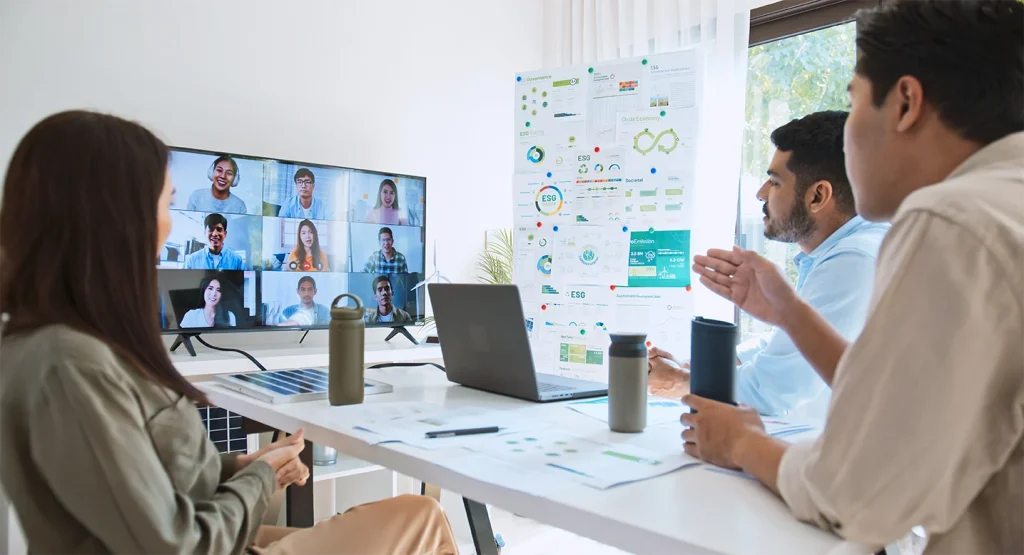 Back-office support team managing digital data processing, database administration, and document management through collaborative remote operations.